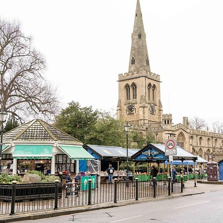 Free Parking, 2 Beds,Close To Train Station Bedford Bagian luar foto