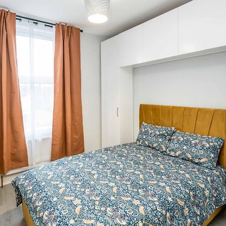Free Parking, 2 Beds,Close To Train Station Bedford Bagian luar foto