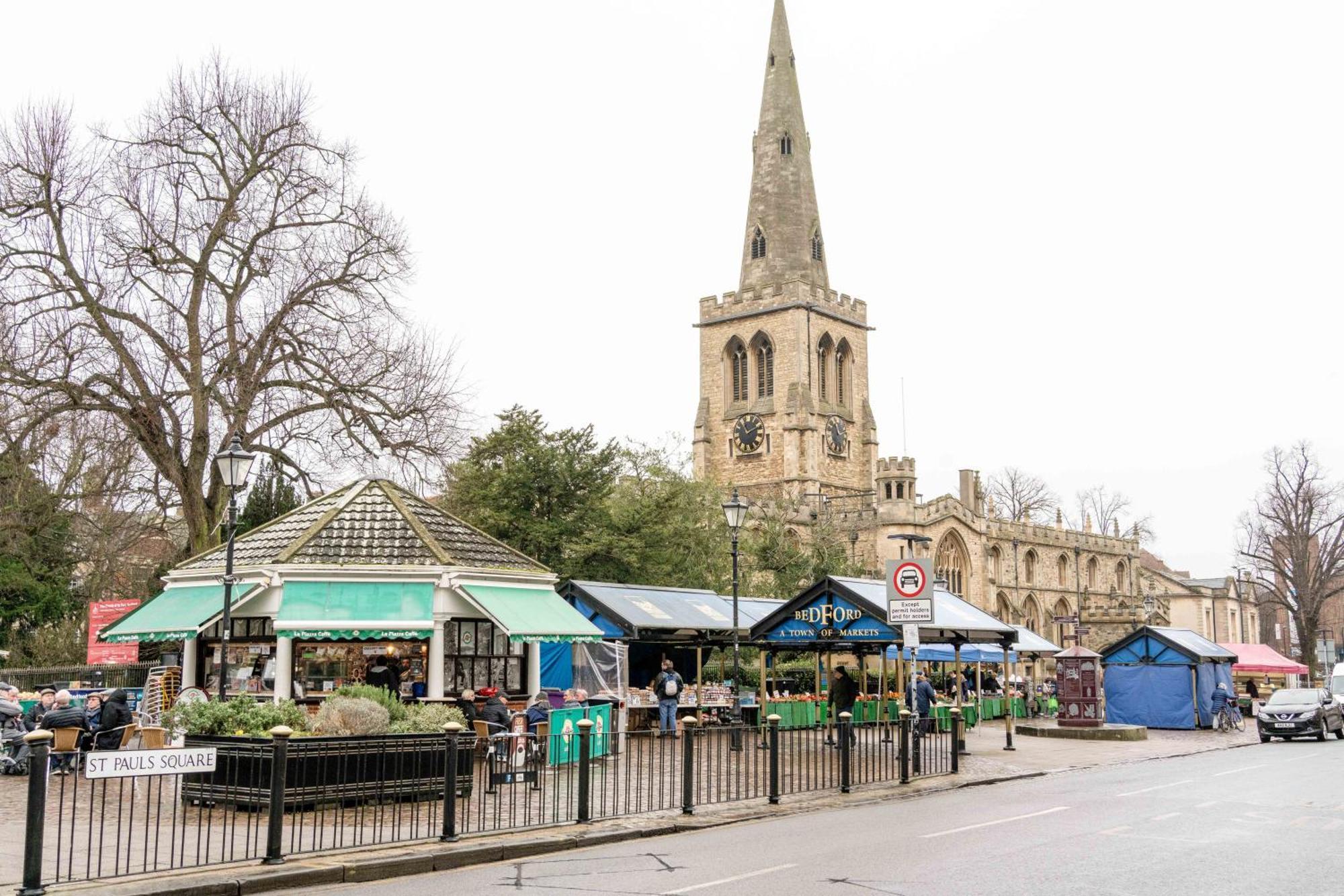Free Parking, 2 Beds,Close To Train Station Bedford Bagian luar foto