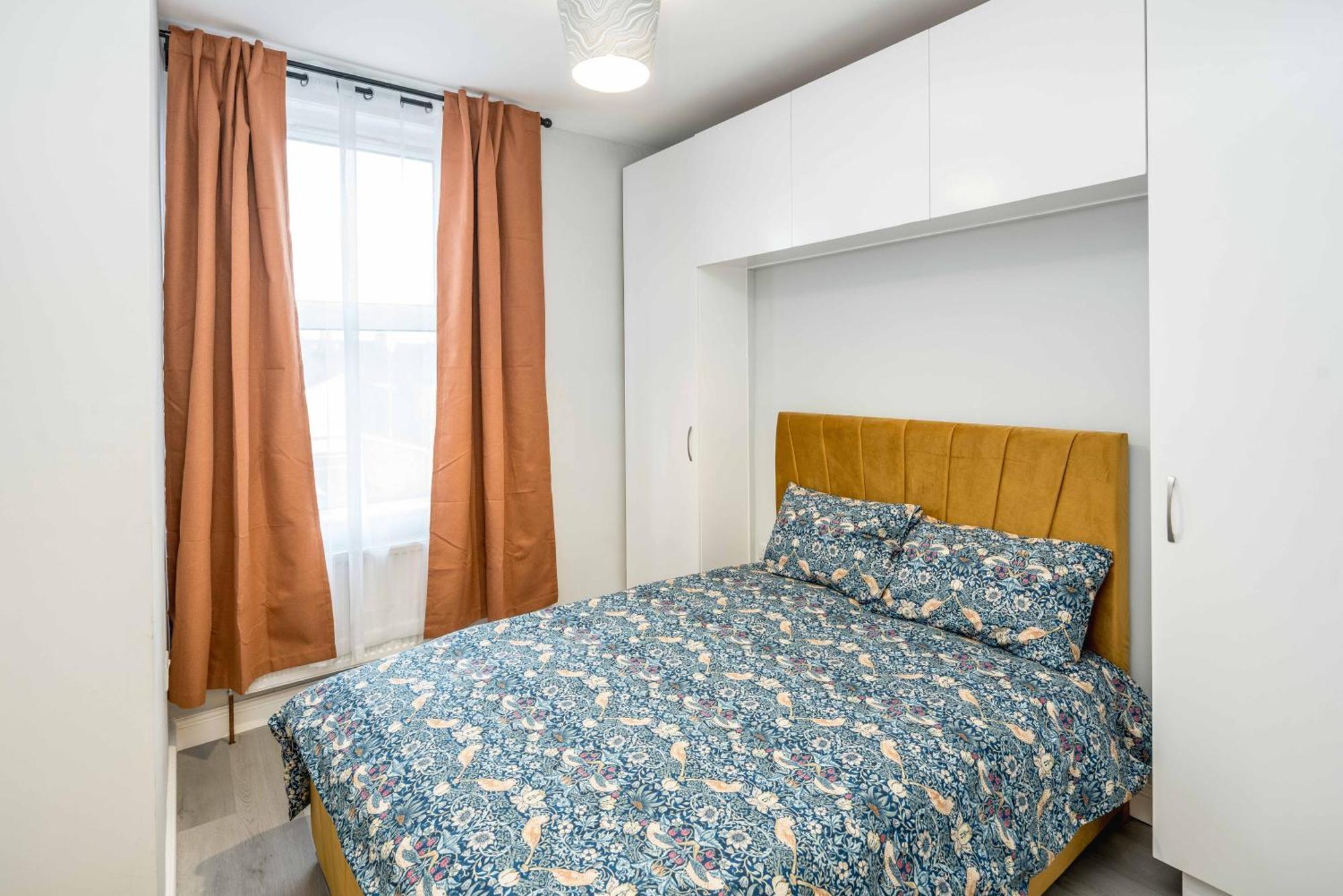 Free Parking, 2 Beds,Close To Train Station Bedford Bagian luar foto