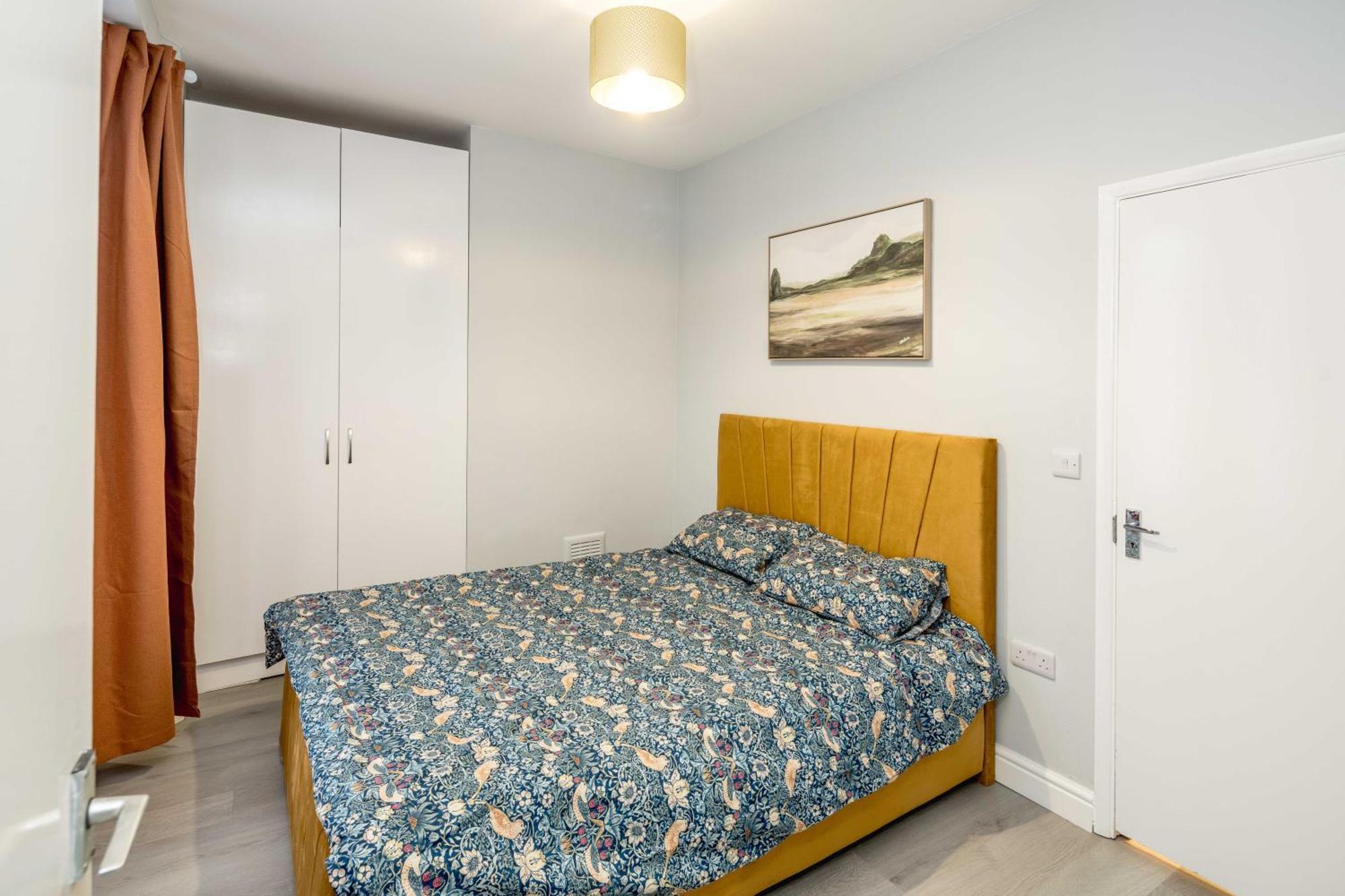 Free Parking, 2 Beds,Close To Train Station Bedford Bagian luar foto