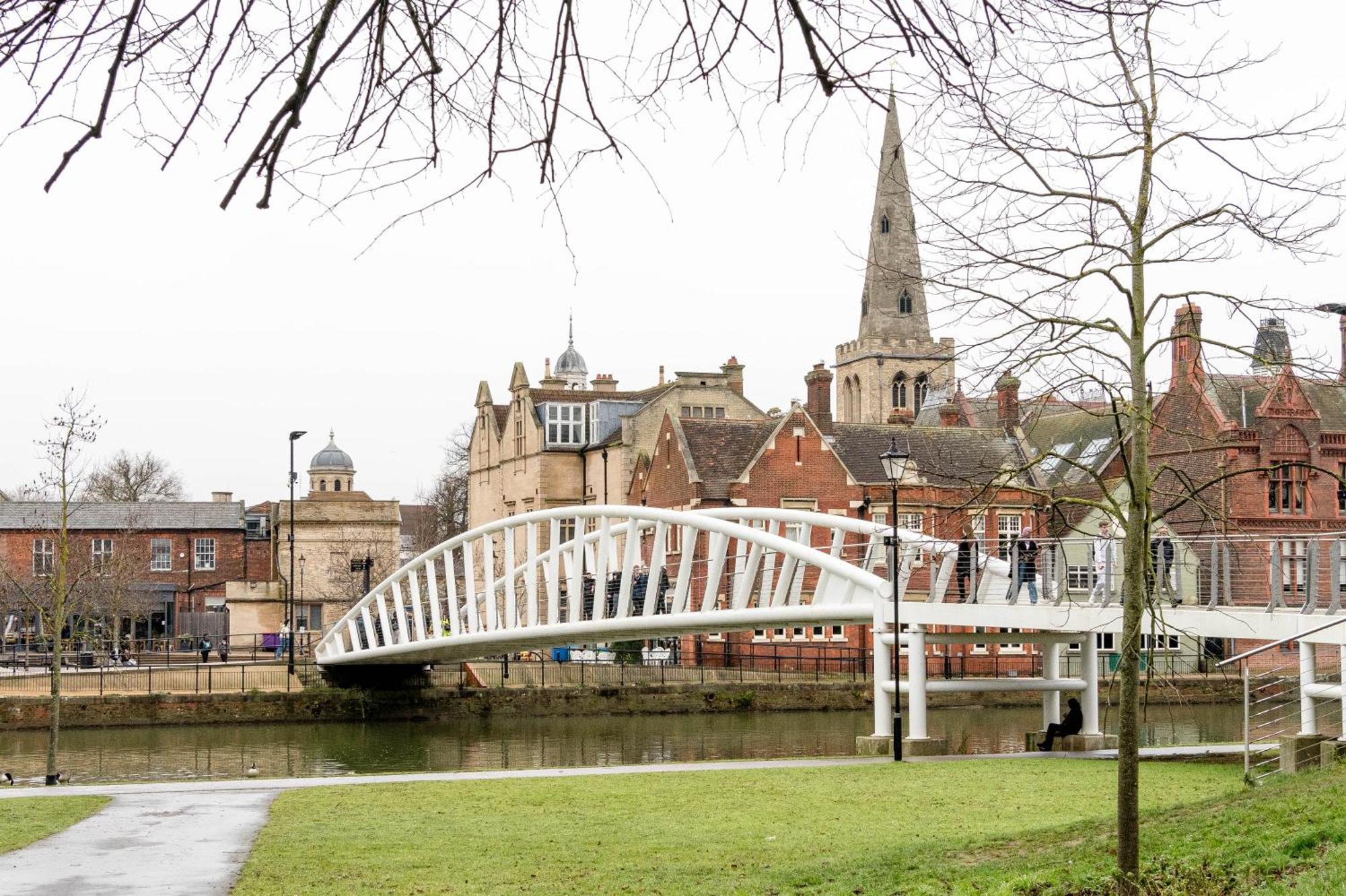 Free Parking, 2 Beds,Close To Train Station Bedford Bagian luar foto