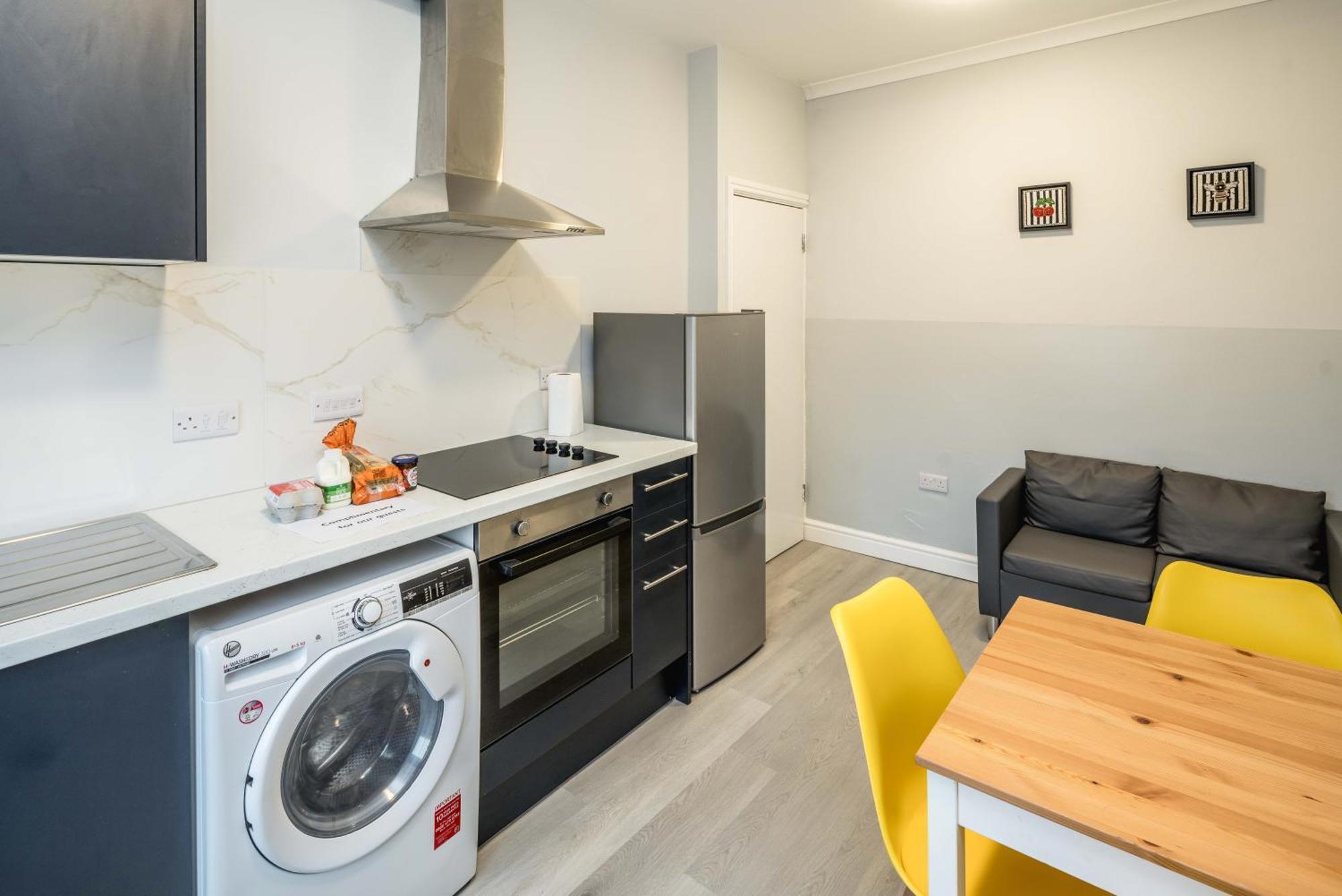Free Parking, 2 Beds,Close To Train Station Bedford Bagian luar foto