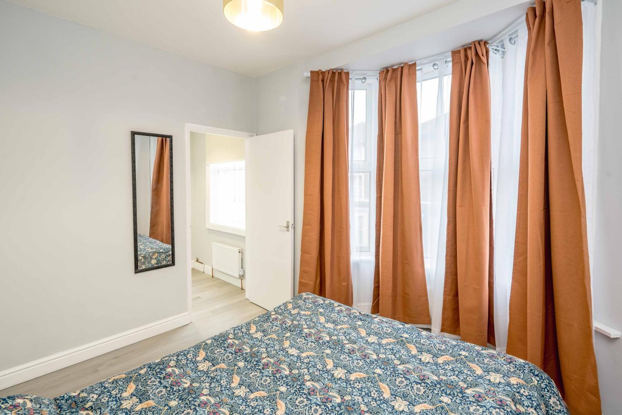 Free Parking, 2 Beds,Close To Train Station Bedford Bagian luar foto